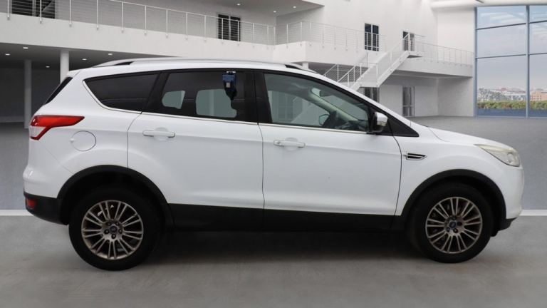 2014 Ford Kuga 2.0 TDCi Titanium 5dr ++ DAB / 7 SERVICES / BLUETOOTH ++ HATCHBACK Diesel Manual