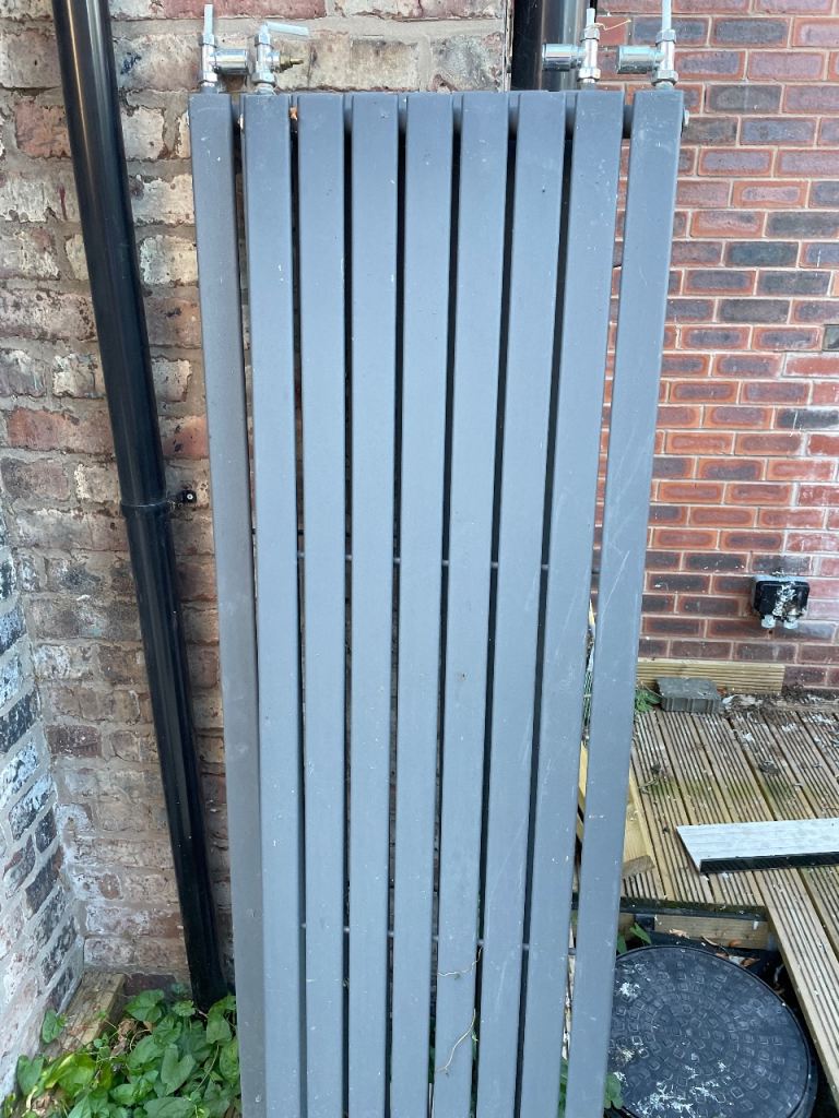 Anthracite gray radiators 
