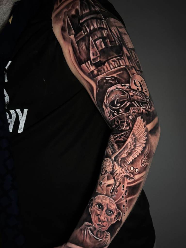 SPECIALIST IN REALISM BLACK & GREY - MOBILE 