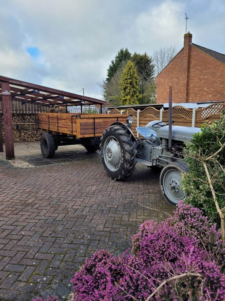 Farm tipping trailer