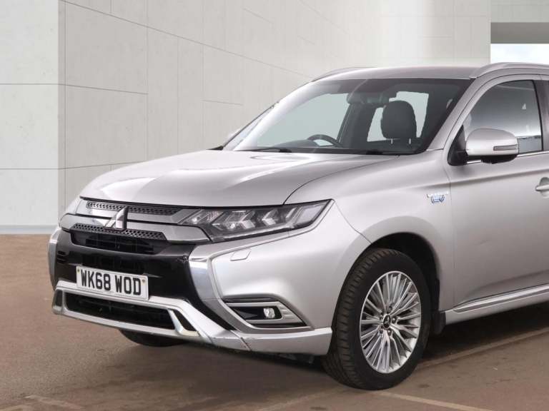 2018 Mitsubishi Outlander 2.4h TwinMotor 13.8kWh 4h SUV 5dr Petrol Plug-in Hybrid CVT 4WD Euro 6 ...