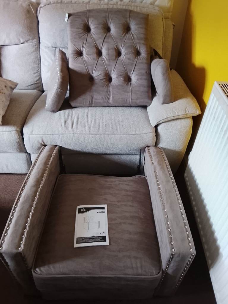 Single recliner chair 