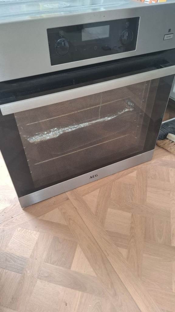 AEG Pyrolytic Self Clean Single Oven With Steam Bake STILL UNDER WARRANTY 