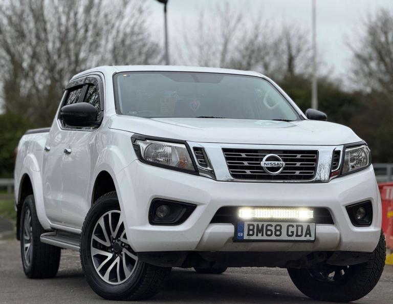 2019 Nissan Navara 2.3 Navara Acenta+ dCi 4WD 5dr SUV Diesel Manual