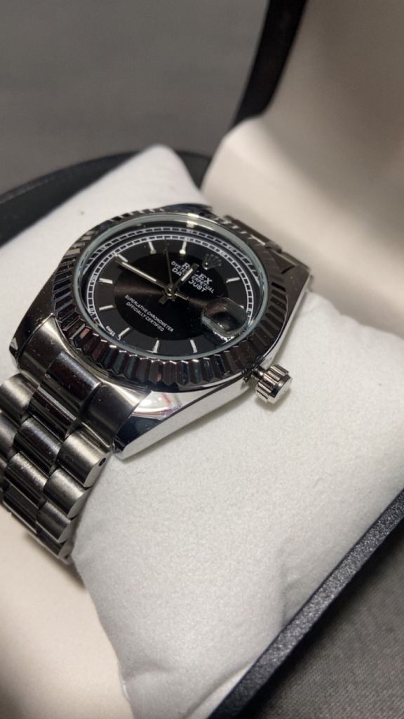 Silver womens Watch with Black Face – Good Condition