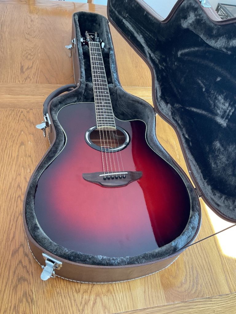 Yamaha APX500II Electro Acoustic Guitar with Hard Case