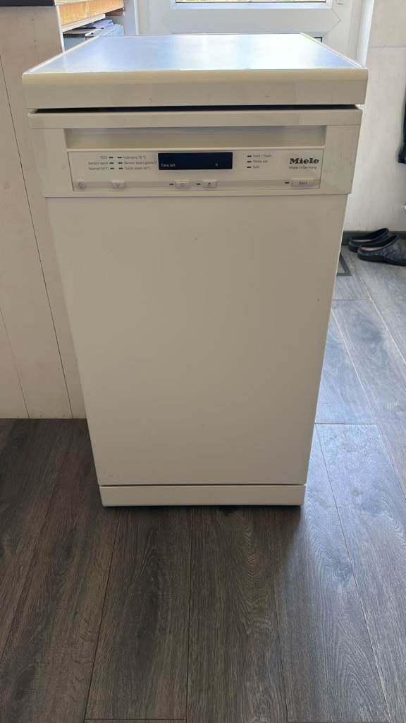 Miele Slimline (45 cm Width) Dishwasher G4700 SC White Freestanding