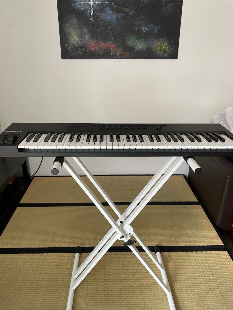 Native Instruments Komplete Kontrol A61 – Original Box Included – Very Good Condition