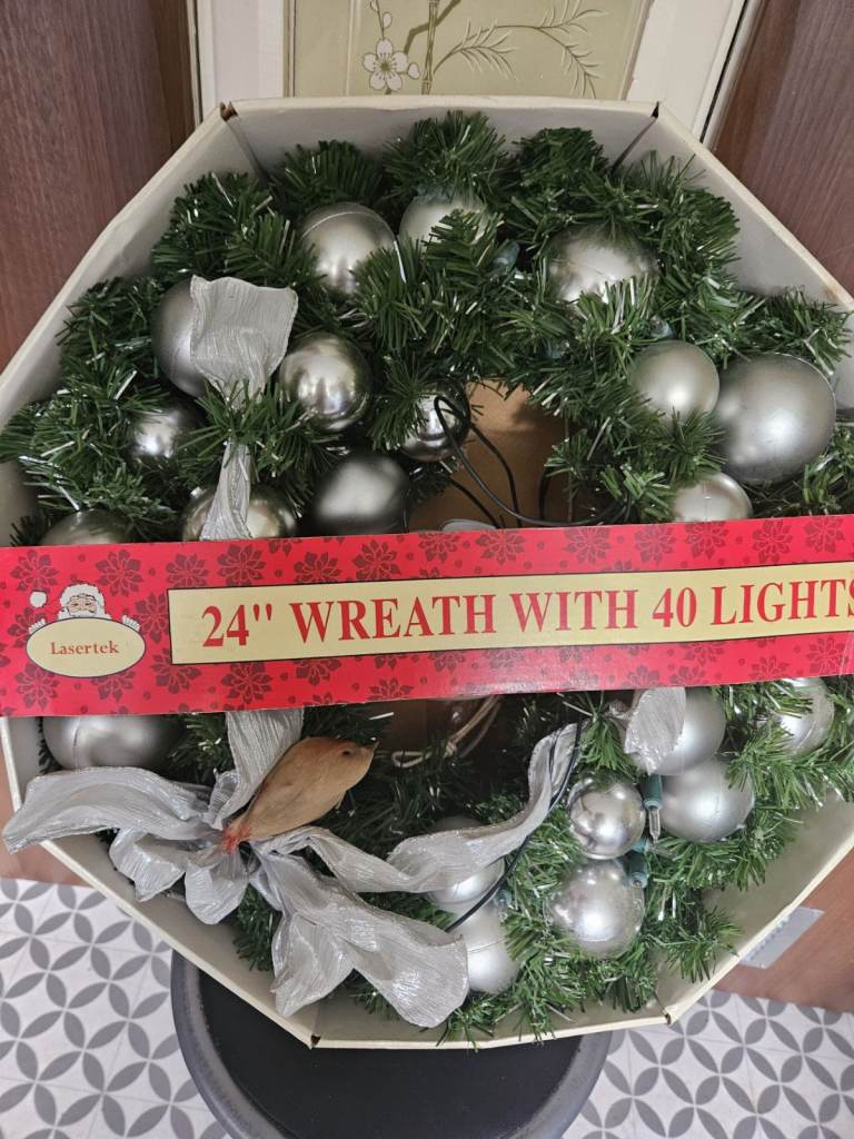 image for Wreath 24" with baubles and 40 lights