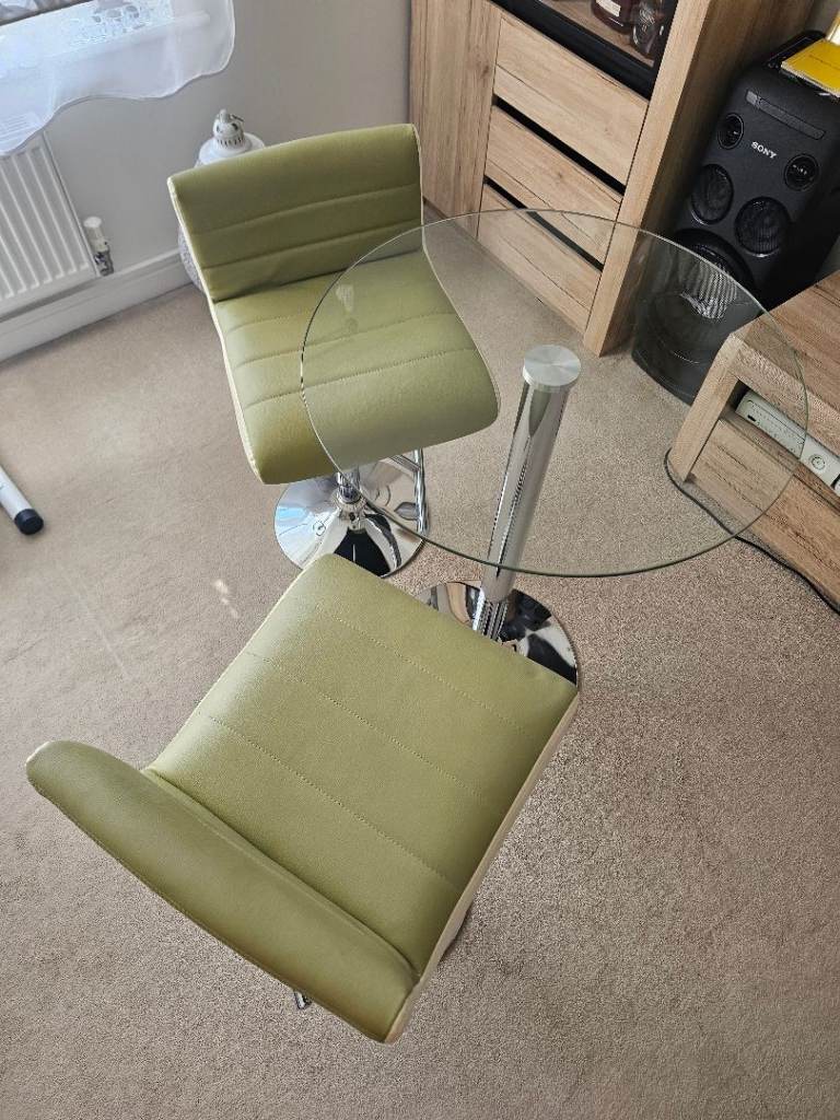 Wilkinson Furniture Viva Lime Faux Leather Barstool Bar Set