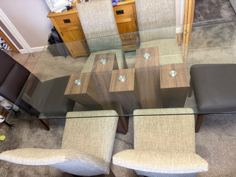 Glass table and 6 chairs 