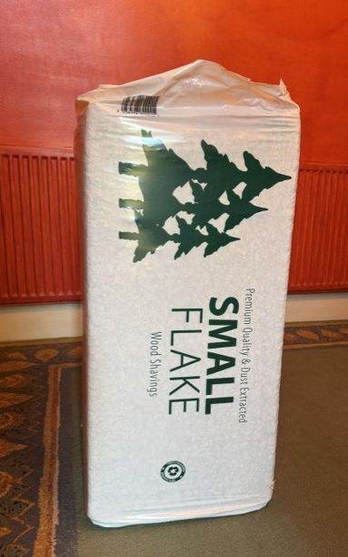 Wood chip/flakes for animal bedding plus hay