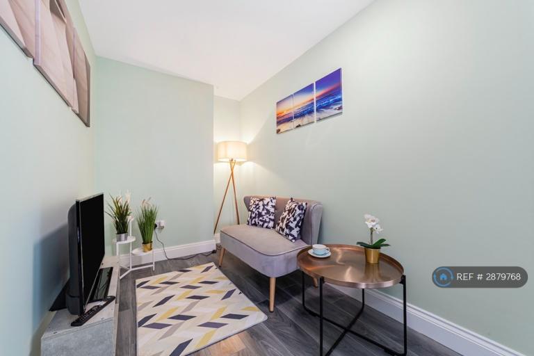 3 bedroom flat in Beaconsfield Road, London, SE9 (3 bed) (#2879768)