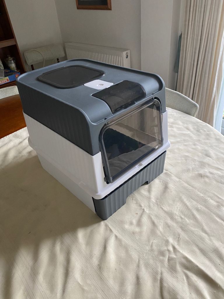Cat litter box