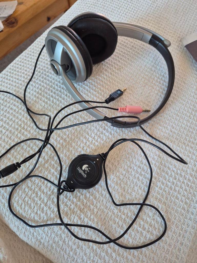 Logitech Wired Headphones with Microphone – Good Condition