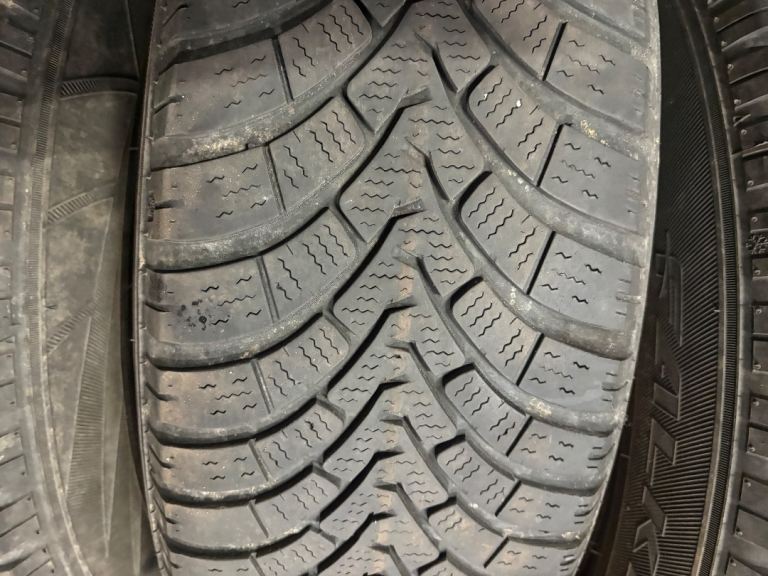 Skoda Alloy wheels with winter tyres 