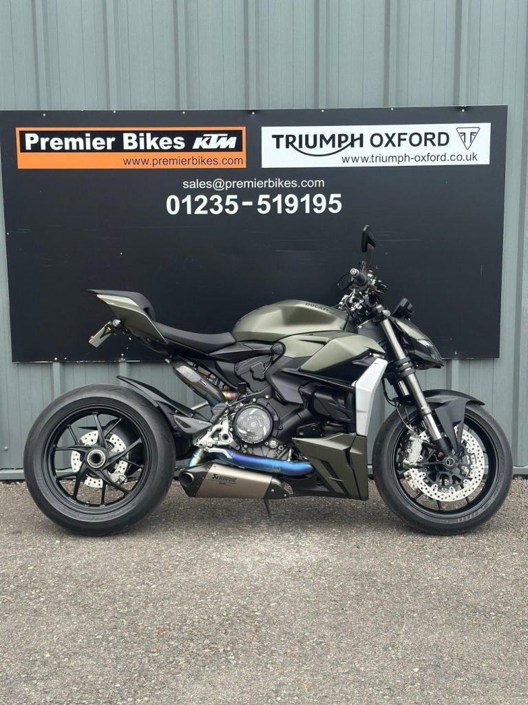 2023/73 Ducati Street Fighter V2 Low Mileage Motorcycle 