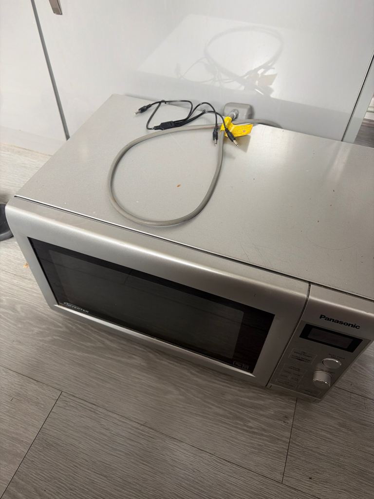 Panasonic Silver Microwave Oven – Good Working Order