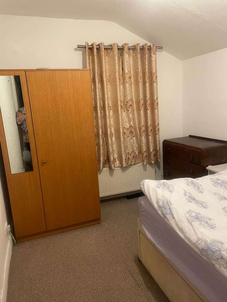 Spacious, Quiet Room Opposite Croydon University Hospital – £600/Month, All Bills Included