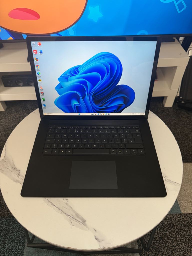 Microsoft Surface Laptop 4 15" Touchscreen | 8gb Ram 512gb SSD | Intel Core i7 | Very Fast Laptop