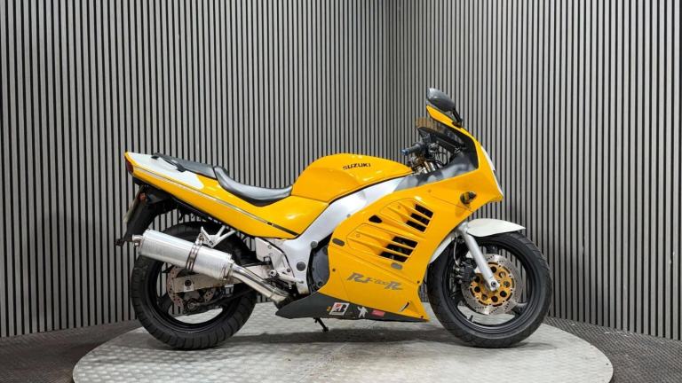 Suzuki RF 1998 29K RUNNING PROJECT BIKE CLASSIC 600CC SPARES OR REPAIR