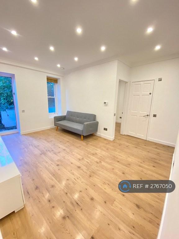 1 bedroom flat in Hillmarton Road, London, N7 (1 bed) (#2767050)