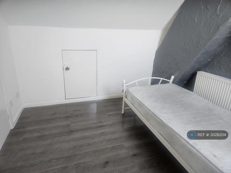 1 bedroom in Church Hill Road, Cheam, Sutton, SM3 (#3028204)