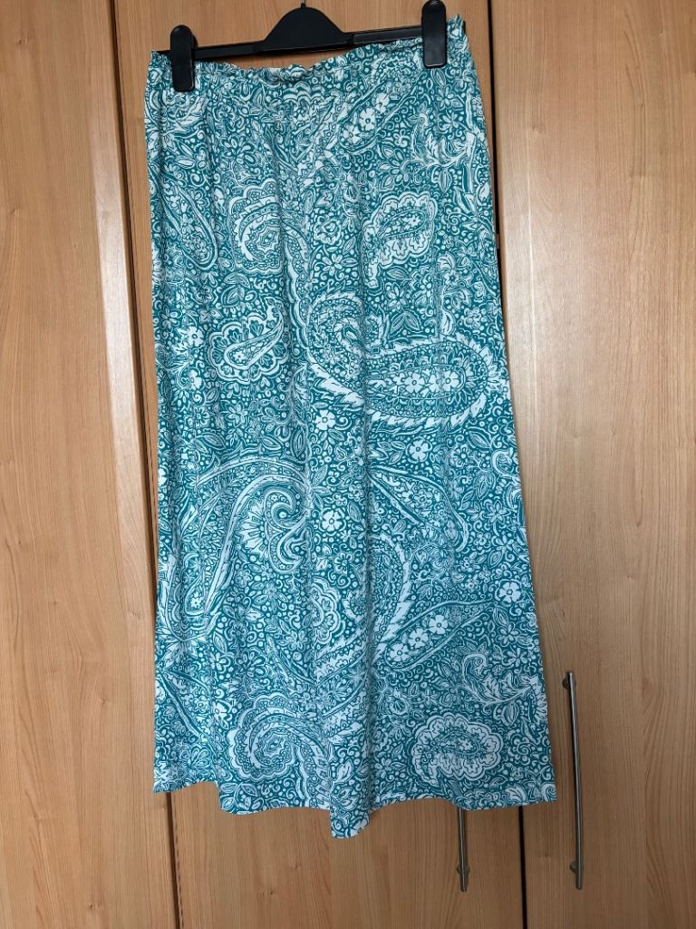 New Short Legged/Cropped Trousers Size 12 Primark 