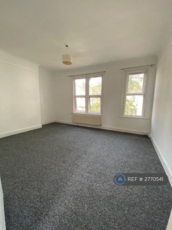 1 bedroom flat in Lacotts Road, London, N22 (1 bed) (#2770541)