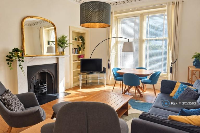 2 bedroom flat in Teviot Place, Edinburgh, EH1 (2 bed) (#3053583)