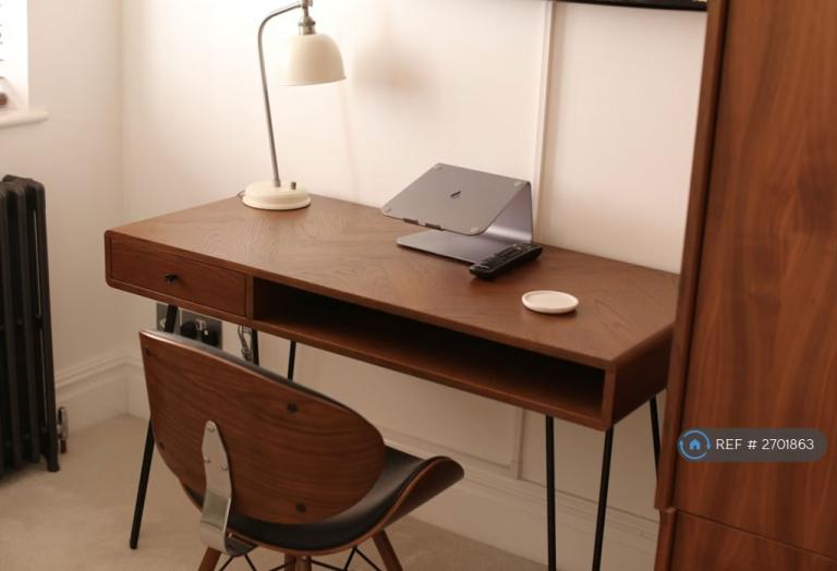 2 bedroom flat in Cleve Road, London, NW6 (2 bed) (#2701863)