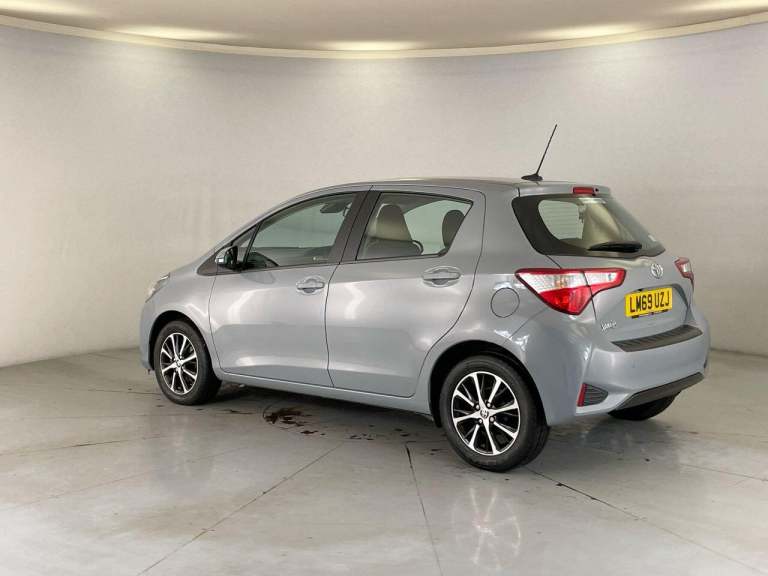 2019 Toyota Yaris 1.5 VVT-i Icon Tech Hatchback 5dr Petrol CVT Euro 6 (111 ps) - SAT NAV + PA HAT...