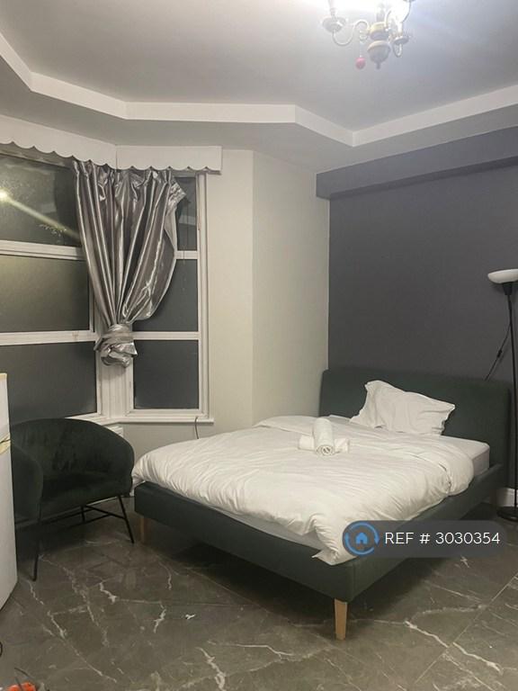 Studio flat in Cavendish Road, London, N4 (#3030354)