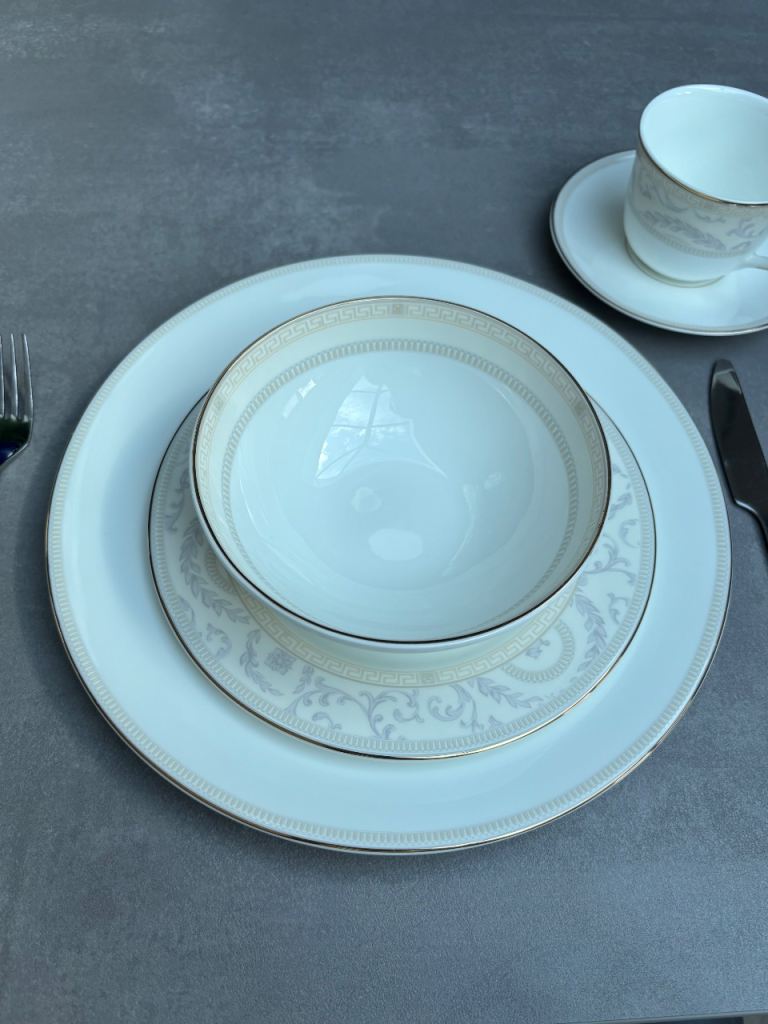 Royal Doulton Chiffon 20 Piece Dinner Set