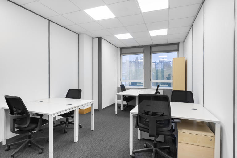 Edinburgh - EH22ER \ Office Space for Rent with 5 Desks