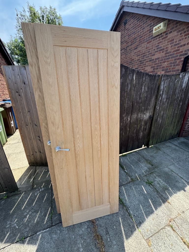 Oak Internal Doors with Chrome Handles – Good Condition