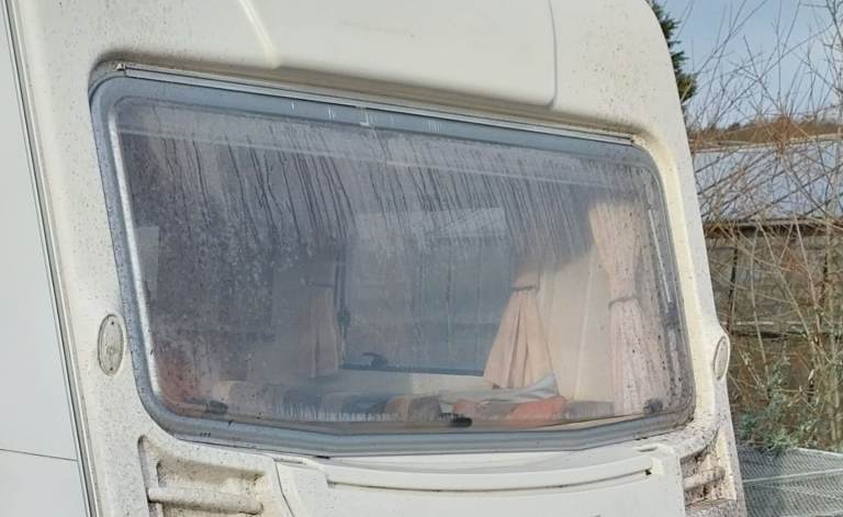 Bailey ranger caravan front window cracked