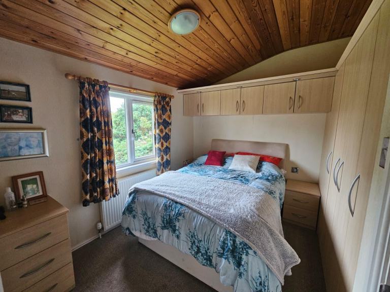 LOG CABIN OFF SITE SALE 3 BEDROOM TWIN LODGE 40FT X 20FT | 2006 EX PRIVATE OWNED