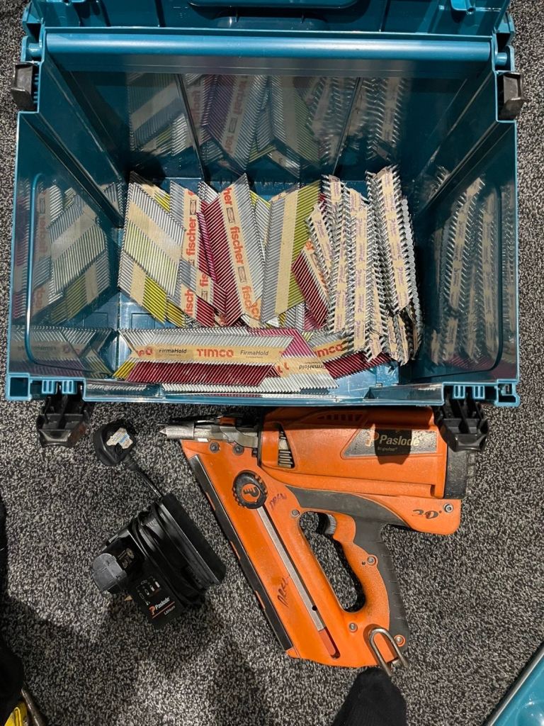 Pasoode Nail Gun with Charger and Nails in Makita Box