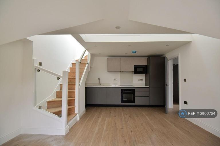 1 bedroom flat in Barrington Road, Altrincham, WA14 (1 bed) (#2860764)