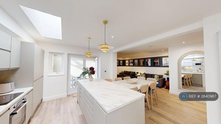 1 bedroom in High St, Gosport, PO12 (#2840987)