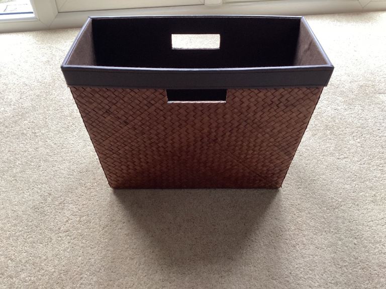 Magazine storage box
