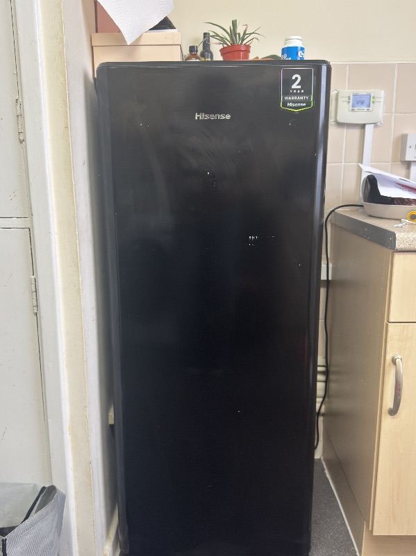 HISENSE FRIDGE FREEZER. 