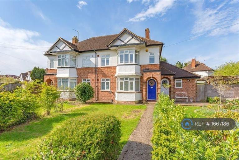 2 bedroom flat in Warwick Road, Thames Ditton, KT7 (2 bed) (#1667186)
