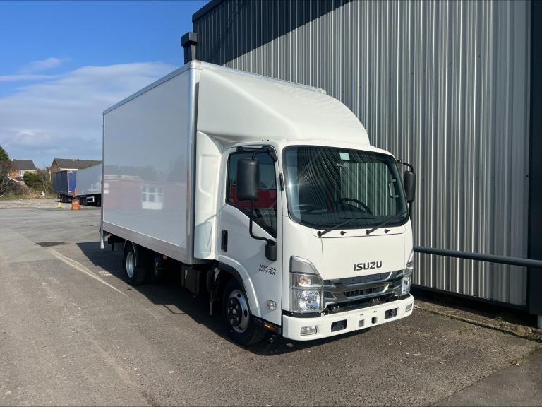 IN STOCK Isuzu Truck N35 125T LWB LUTON BOX VAN BODY WITH TAIL LIFT 