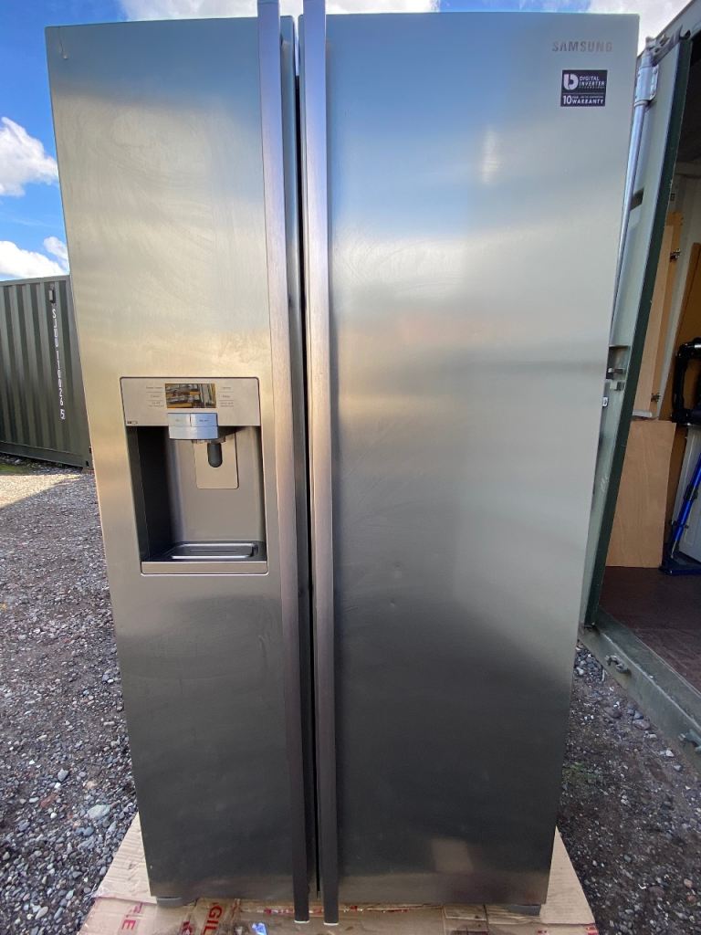 Samsung American Fridge Freezer with Water Dispenser – Good Condition