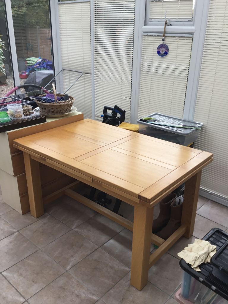 Oak dining table extendable - very good condition