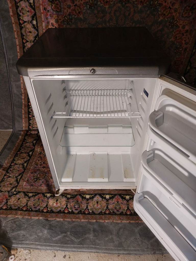 Under counter fridge 