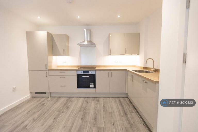 2 bedroom flat in The Headlands, Penryn, TR10 (2 bed) (#3010323)
