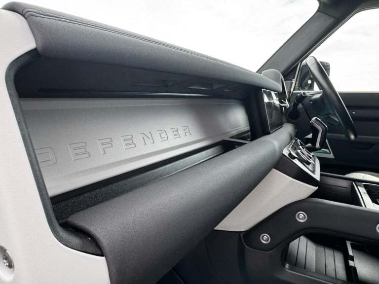 2023 Land Rover Defender 3.0 D250 Hard Top SE Auto PANEL VAN DIESEL Automatic